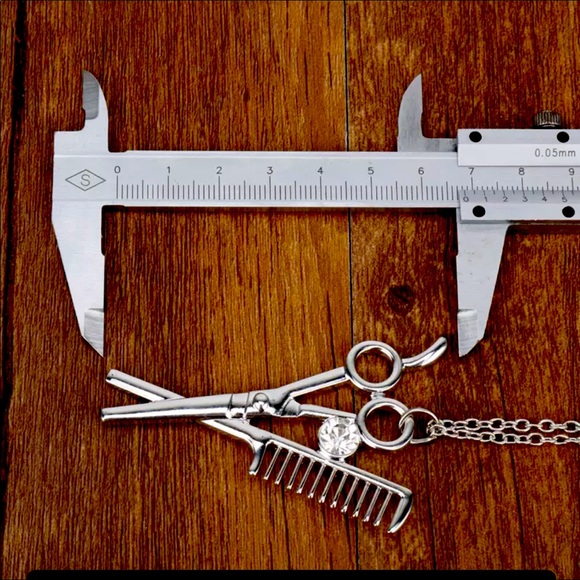 New Hairdresser Rhinestone Scissors Comb Necklace - Picture 5 of 5